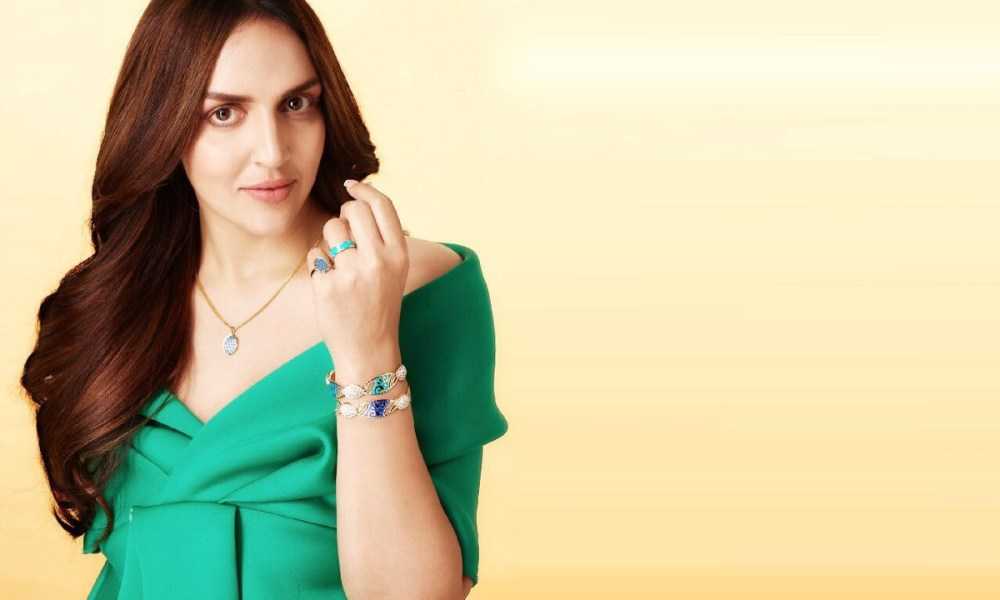 Esha Deol Wiki, Biography, Age, Movies List, Family, Images