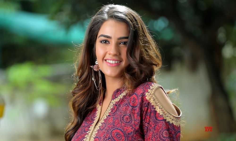 Kavya Thapar Wiki, Biography, Age, Movies, Family, Images
