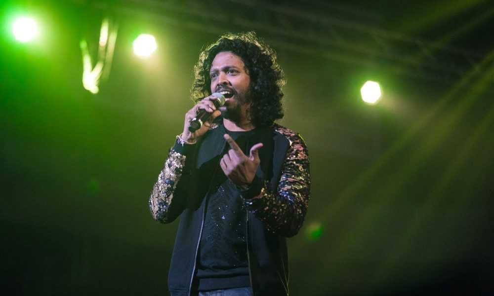 Nakash Aziz Wiki, Biography, Age, Songs List, Family, Images