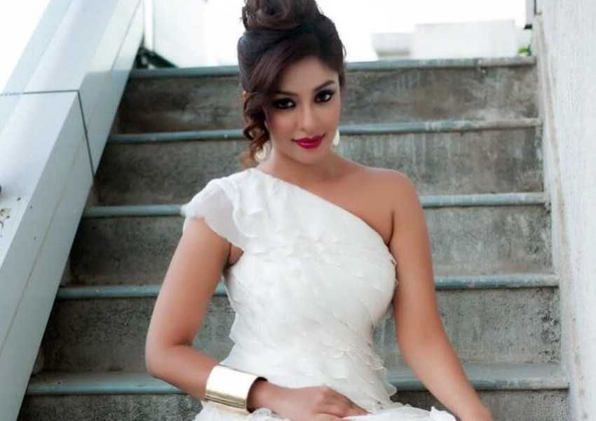 Payal Ghosh Wiki, Biography, Age, Movies, Family, Images