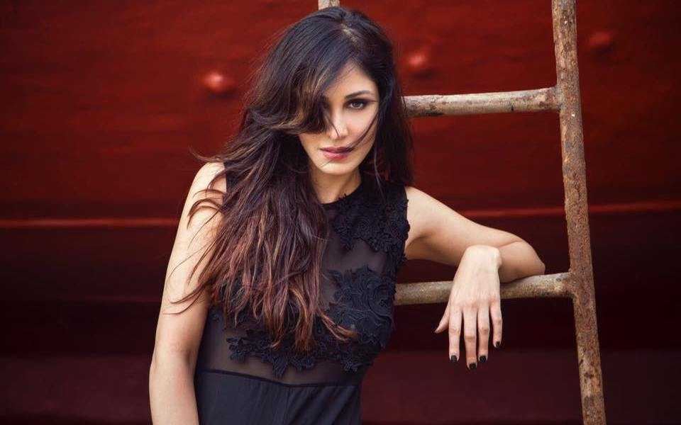 Pooja Chopra Wiki, Biography, Age, Movies, Family, Images