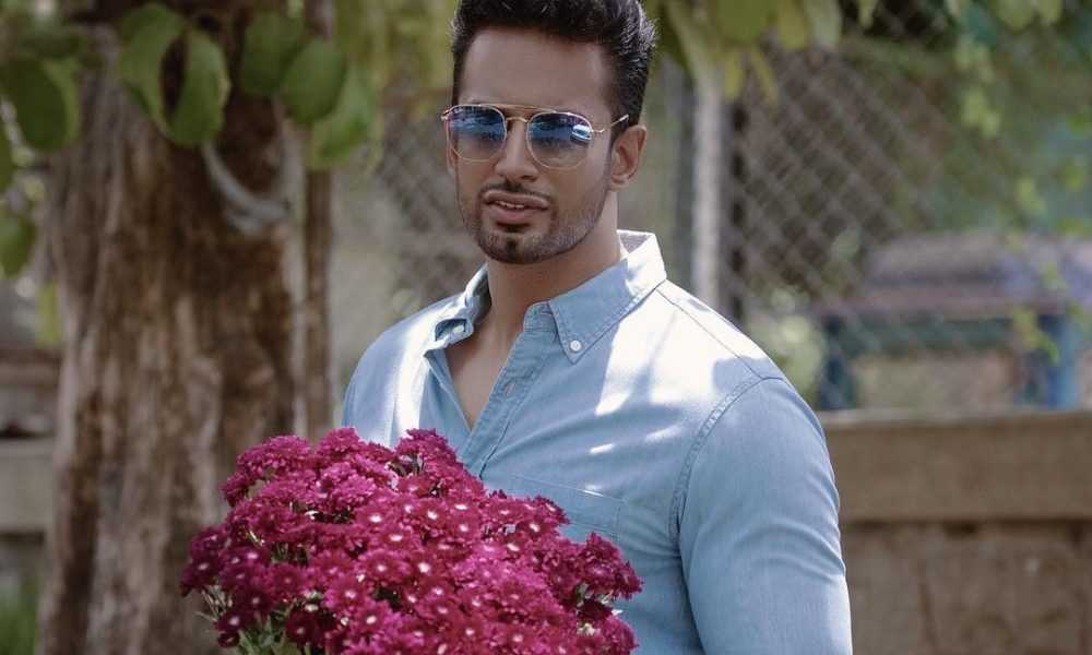 Upen Patel Wiki, Biography, Age, Movies, Family, Images