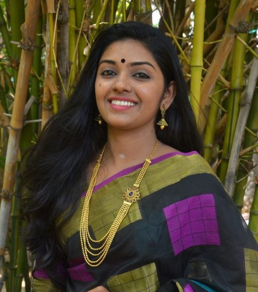 Gayathri Krishna Wiki, Biography, Age, Movies, Family, Images - wikimylinks