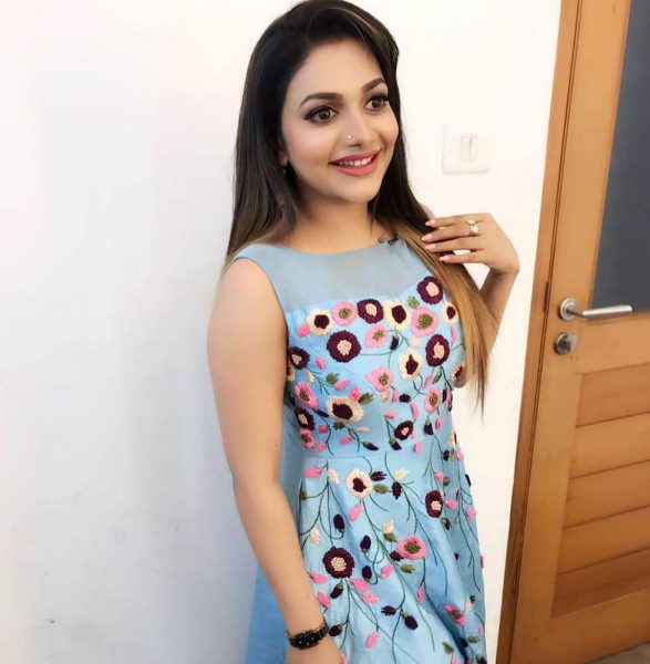 Rimi Tomy Wiki, Biography, Age, Family, Movies, Songs, Photos - wikimylinks