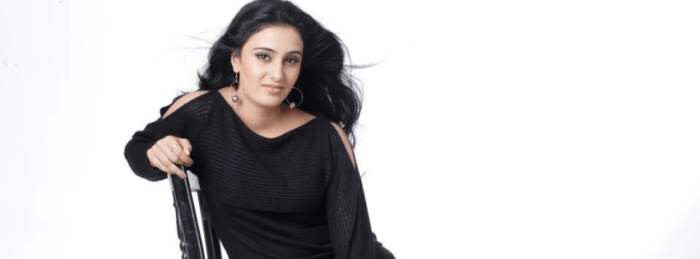 Sai Lokur Wiki, Biography, Age, Family, Bigg Boss, Images - wikimylinks