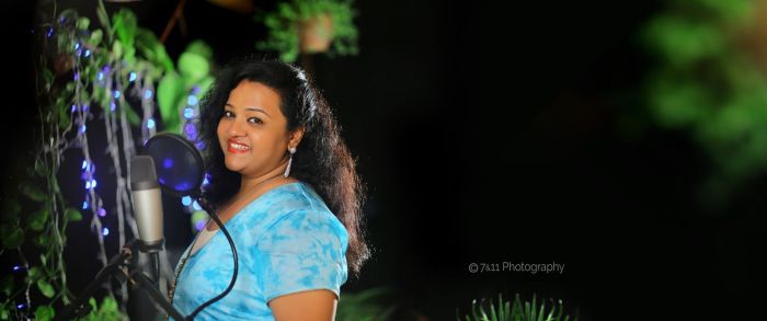 Singer Surmukhi Raman Photos