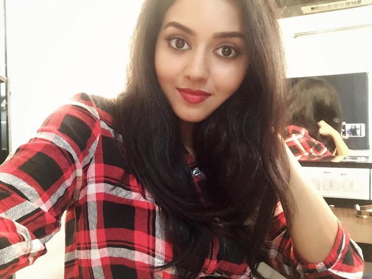 Vidya Pradeep Wiki, Biography, Profile, Movies, Age, Family - wikimylinks