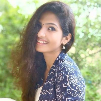 Venba Wiki, Biography, Age, Movies, Family, Images - wikimylinks