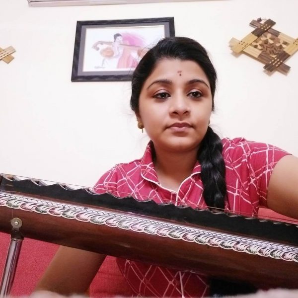 Veena Srivani Wiki, Biography, Age, Family, Songs, Images wikimylinks