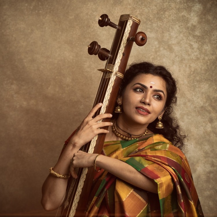 Maalavika Sundar Singer Wiki 1