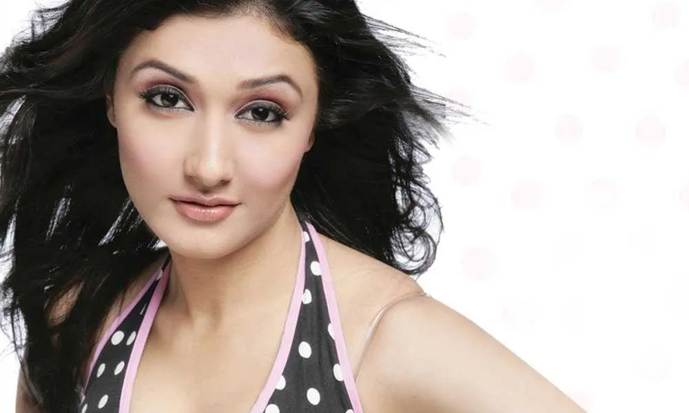 Ragini Khanna Wiki, Biography, Age, Family, Movies, Images